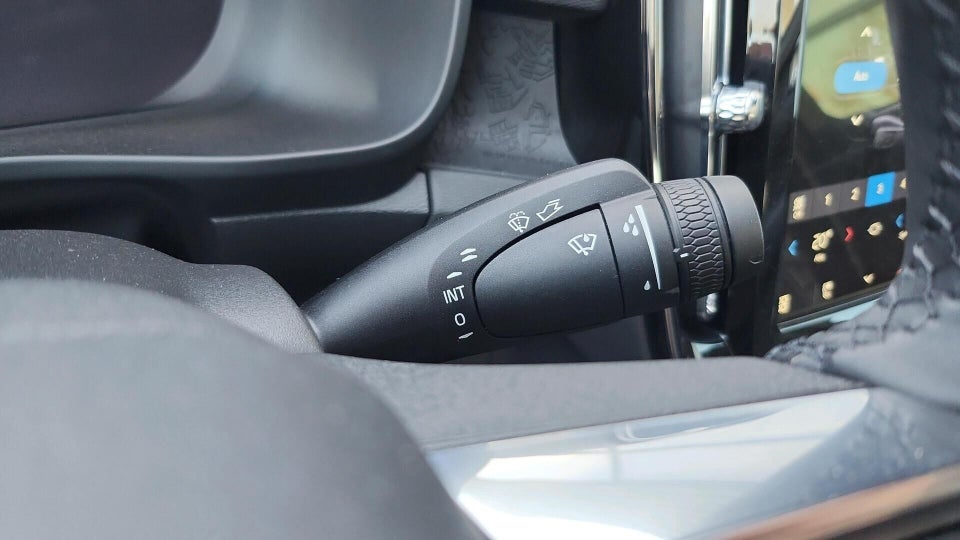 Volvo EC40 Standard Range Core 5d