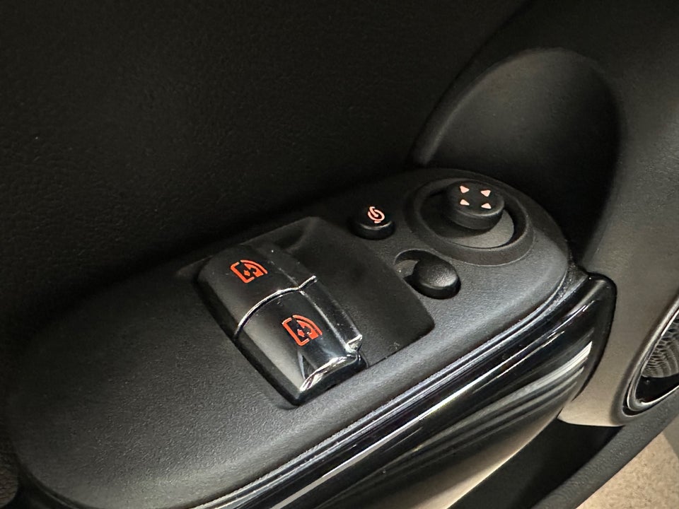 MINI Cooper SE Essential 3d