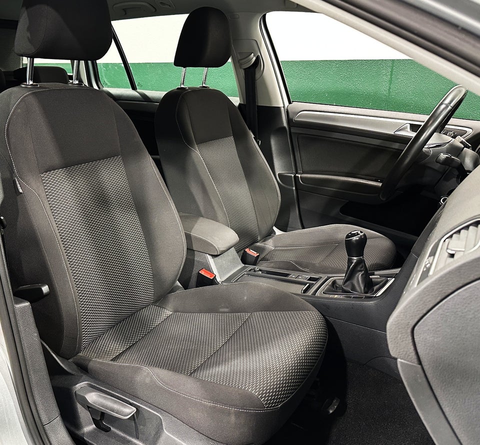 VW Golf VII 1,6 TDi 115 Trendline Variant 5d