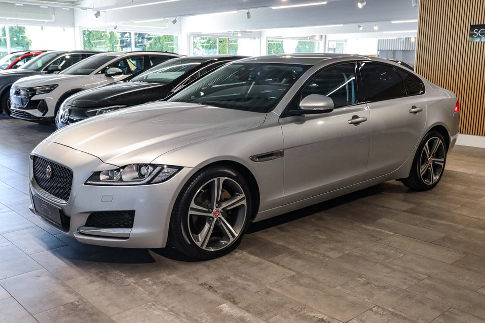 Jaguar XF 2,0 D180 Pure aut. 4d