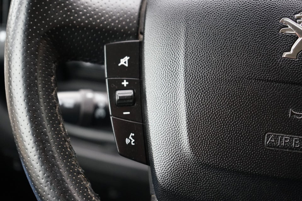 Peugeot Boxer 333 2,2 BlueHDi 140 L2H2 Premium