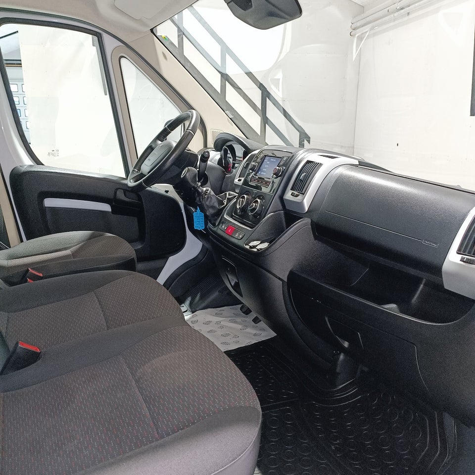Peugeot Boxer 335 2,2 BlueHDi 140 L3H2 Premium
