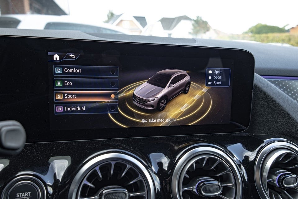 Mercedes EQA300 4Matic 5d