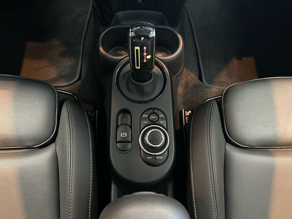 MINI Cooper SE Essential 3d