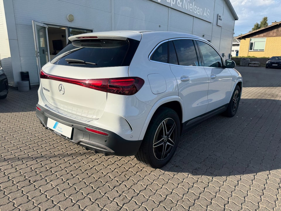 Mercedes EQA250+ AMG Line Advance Plus 5d