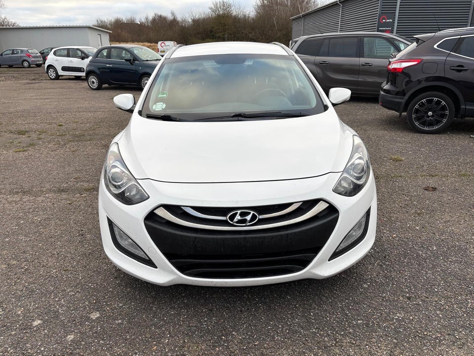 Hyundai i30 1,6 CRDi 110 Style CW Eco 5d