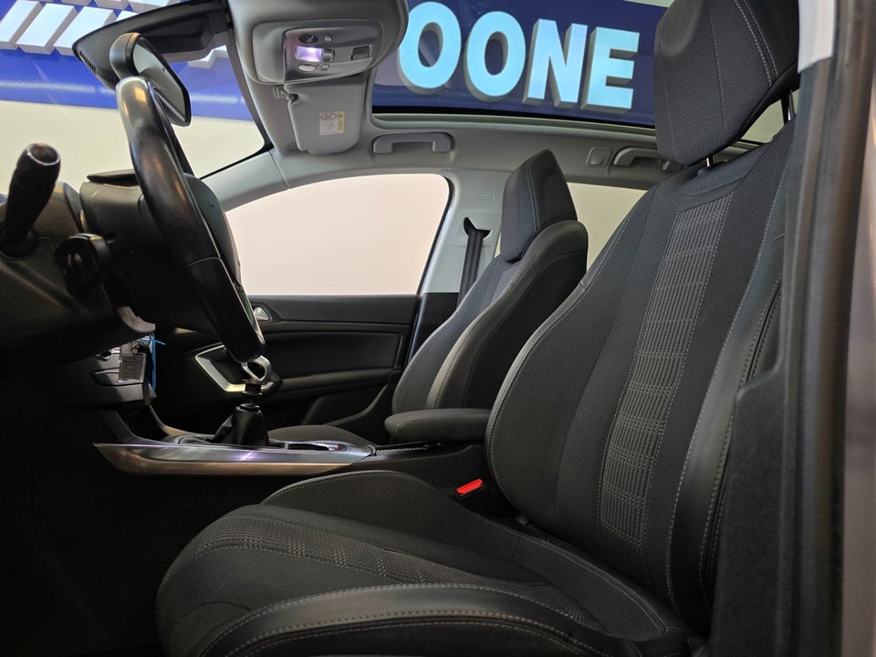 Peugeot 308 1,5 BlueHDi 130 Prestige SW 5d