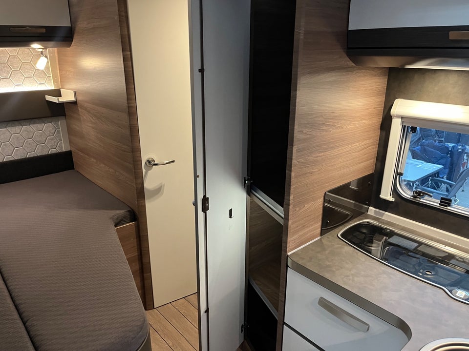 Fiat Knaus 2,3 650MF Live Wave aut. 2d