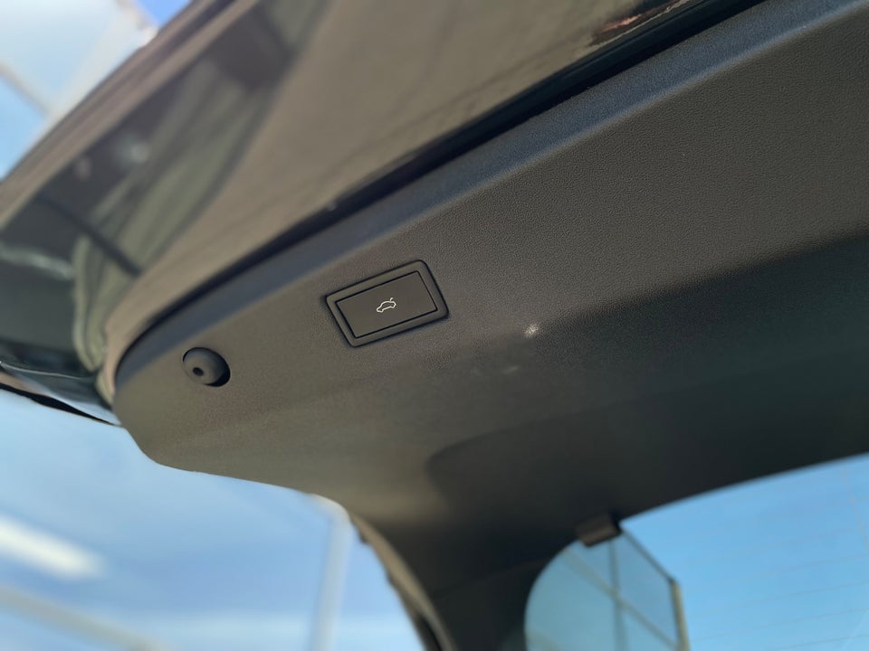 VW ID.7 77 Black Style 5d