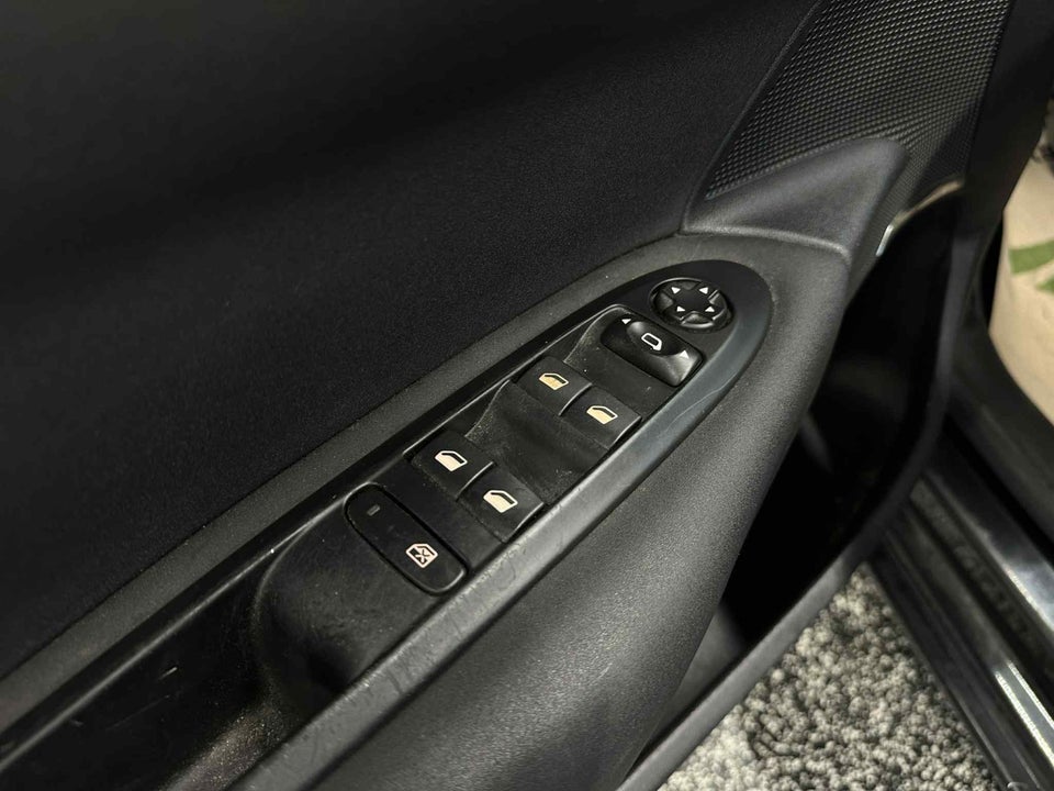 Citroën C4 1,6 HDi 90 Attraction 5d