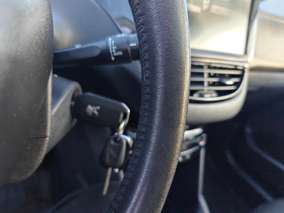 Peugeot 208 1,2 VTi Allure 5d