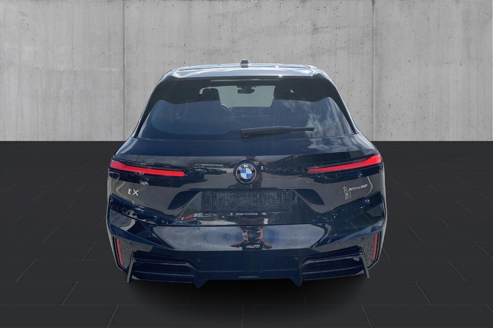 BMW iX xDrive60 Fully Charged 5d