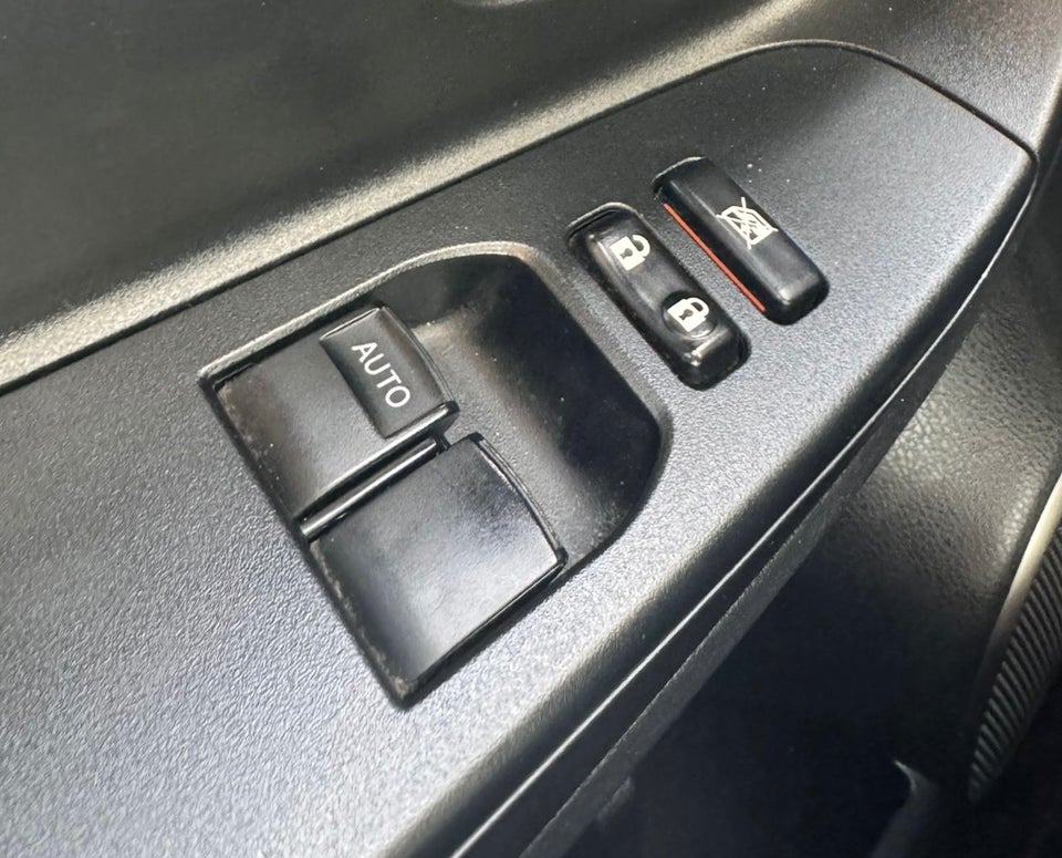 Toyota Yaris 1,0 VVT-i T2 Premium 5d