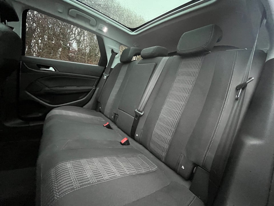 Peugeot 308 1,2 e-THP 130 Allure Sky SW 5d