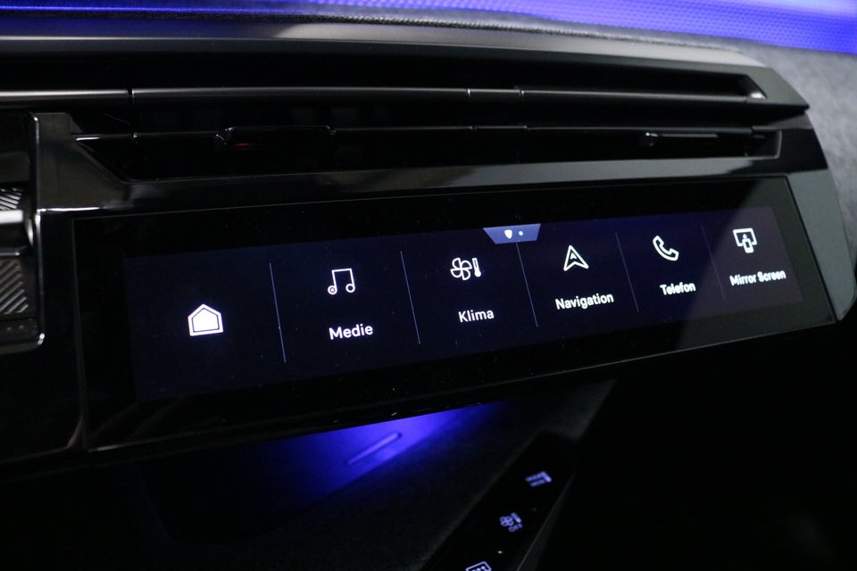 Peugeot e-3008 77 GT Pack 5d