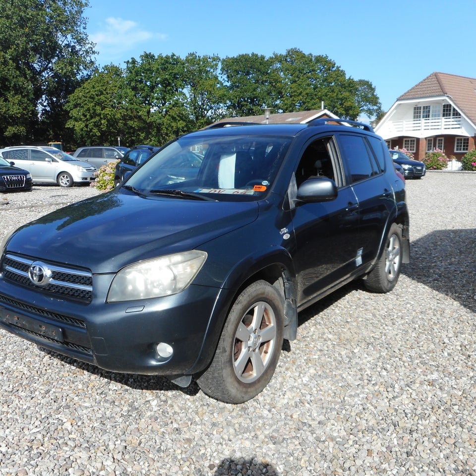Toyota RAV4 2,2 D-CAT 177 4x4 Van 5d