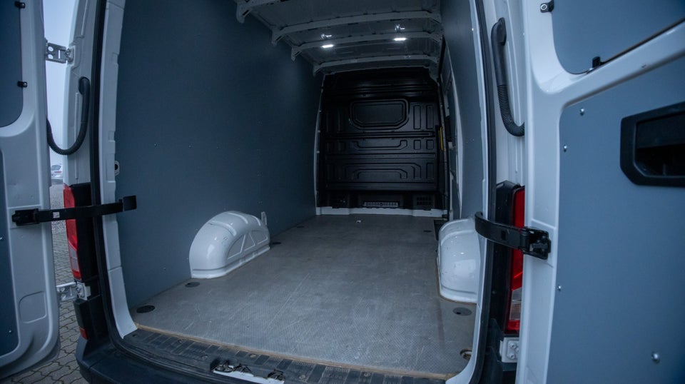 VW Crafter 35 2,0 TDi 102 Kassevogn L3H2