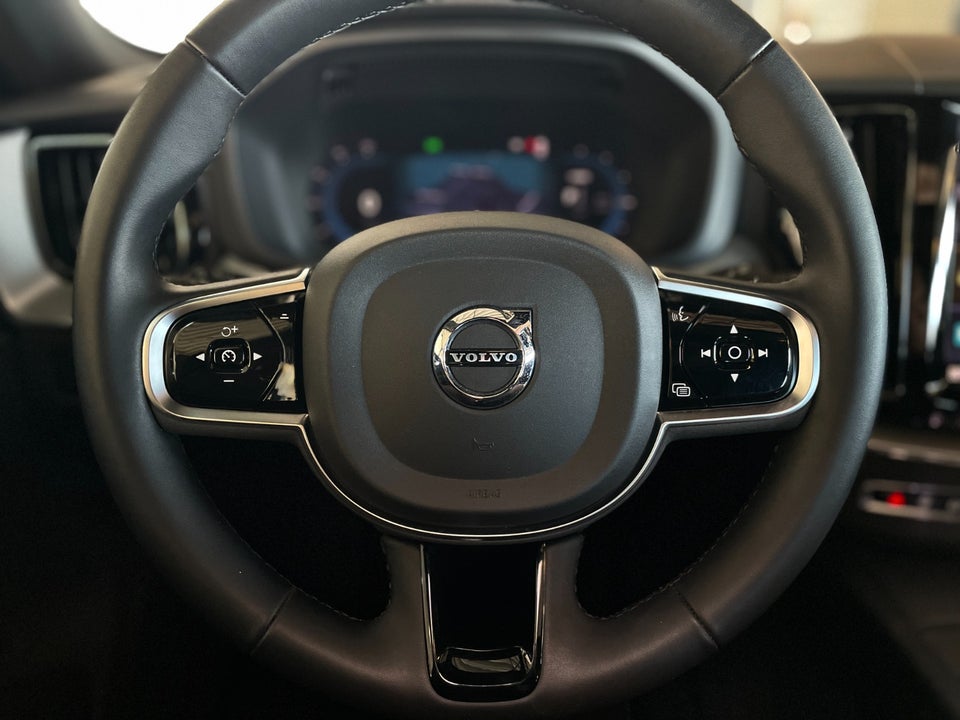 Volvo XC60 2,0 T6 ReCharge Plus Dark aut. AWD 5d