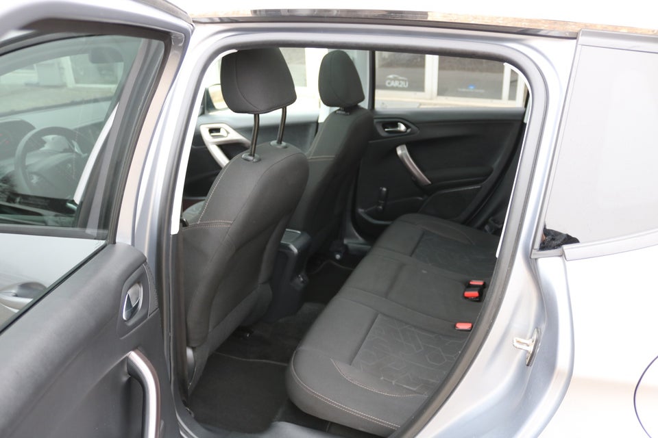 Peugeot 2008 1,2 VTi 82 Active Sky 5d