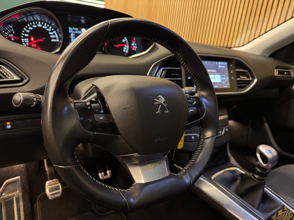 Peugeot 308 1,2 PureTech 130 Selection Sky SW 5d