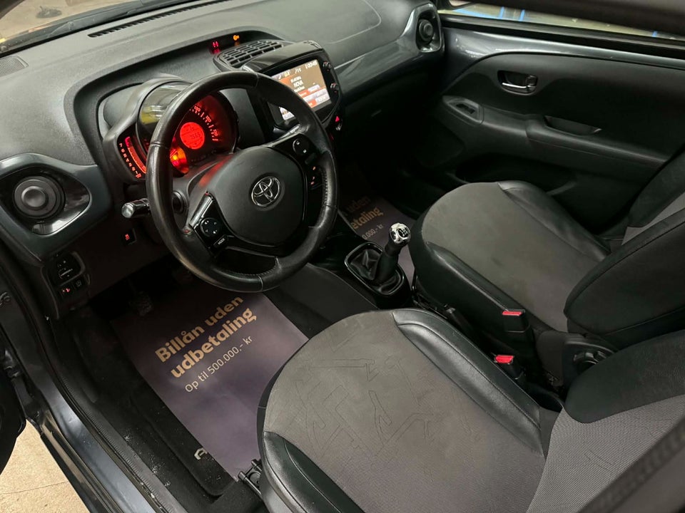 Toyota Aygo 1,0 VVT-i x-wave Sky 5d