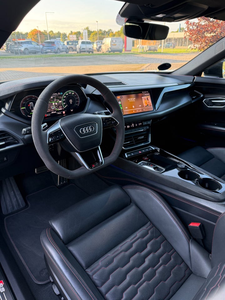 Audi RS e-tron GT quattro 4d