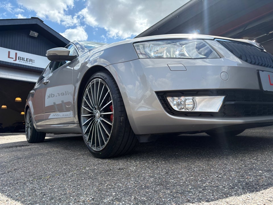 Skoda Octavia 1,4 TSi 140 Elegance Combi DSG 5d