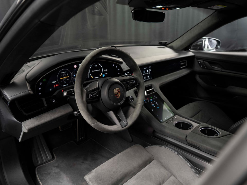 Porsche Taycan GTS Performance+  4d
