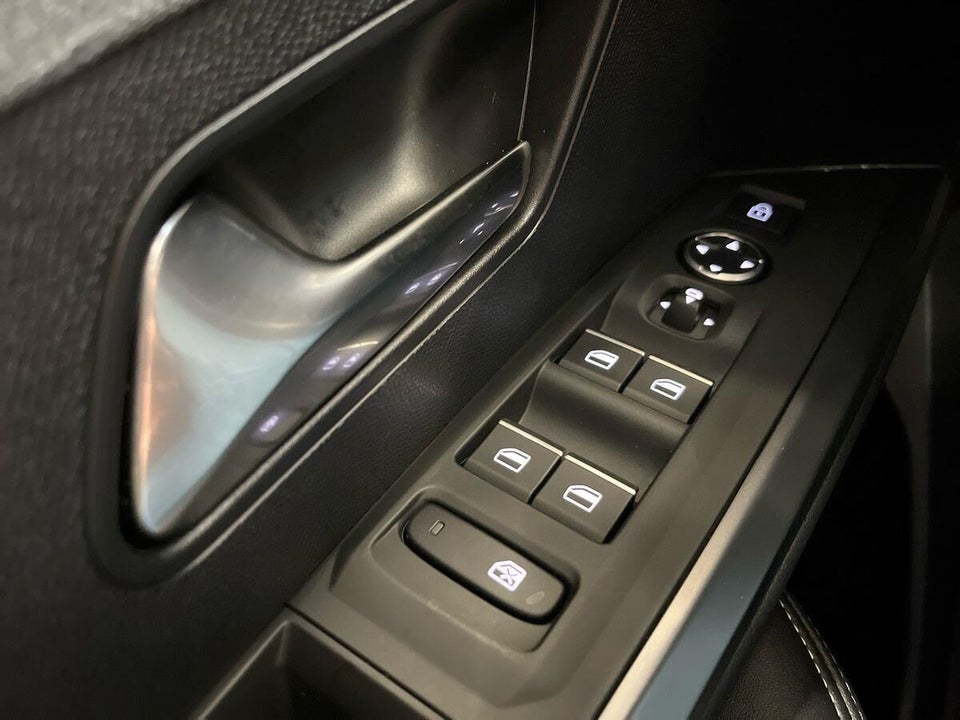 Peugeot e-3008 77 GT 5d