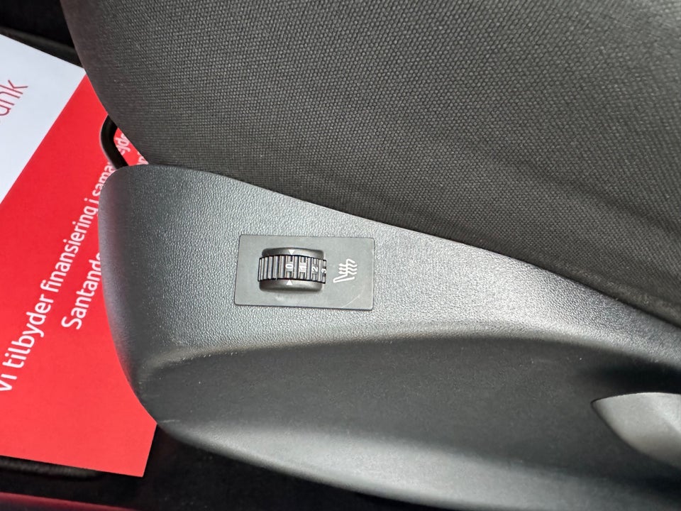 Peugeot 208 1,6 BlueHDi 100 Chili Sky+ 5d