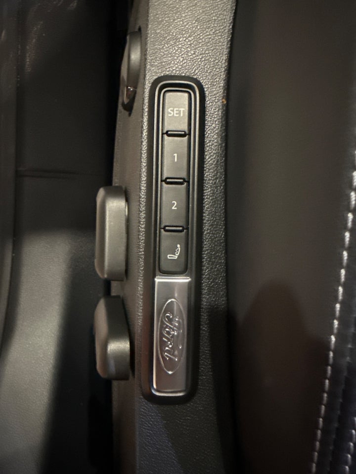 Ford Explorer 82 Premium Extended Range 5d