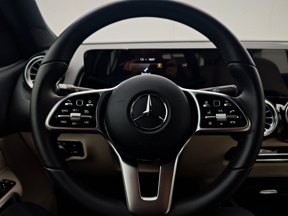 Mercedes EQB300 Sport 4Matic 5d