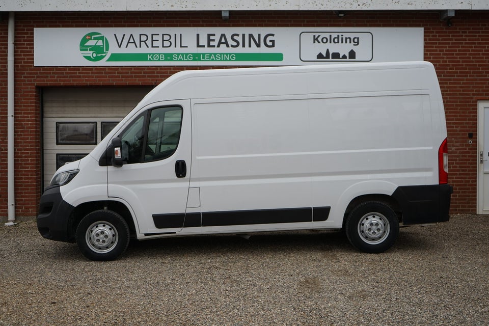 Peugeot Boxer 333 2,2 BlueHDi 140 L2H2 Premium