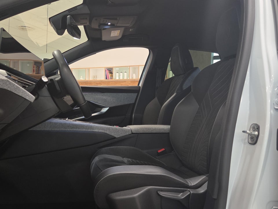 Peugeot e-3008 77 GT Pack 5d