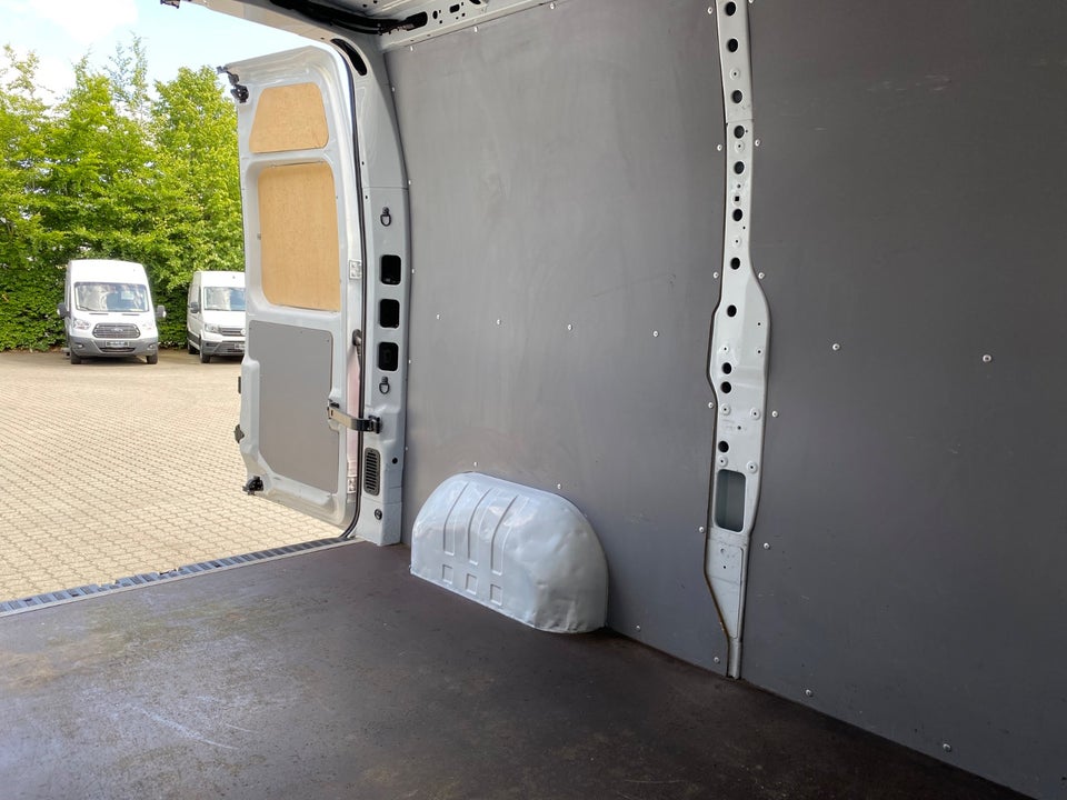 Renault Master IV T33 2,3 dCi 135 L2H2 Kassevogn