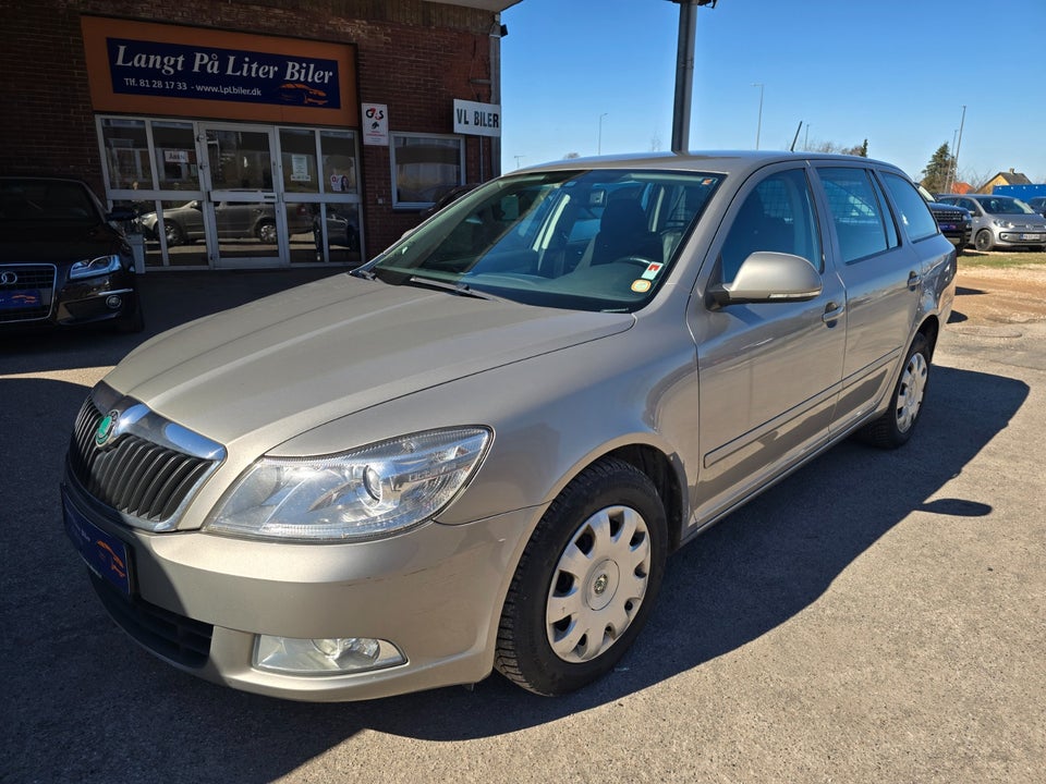Skoda Octavia 1,6 TDi 105 Ambiente Combi 5d