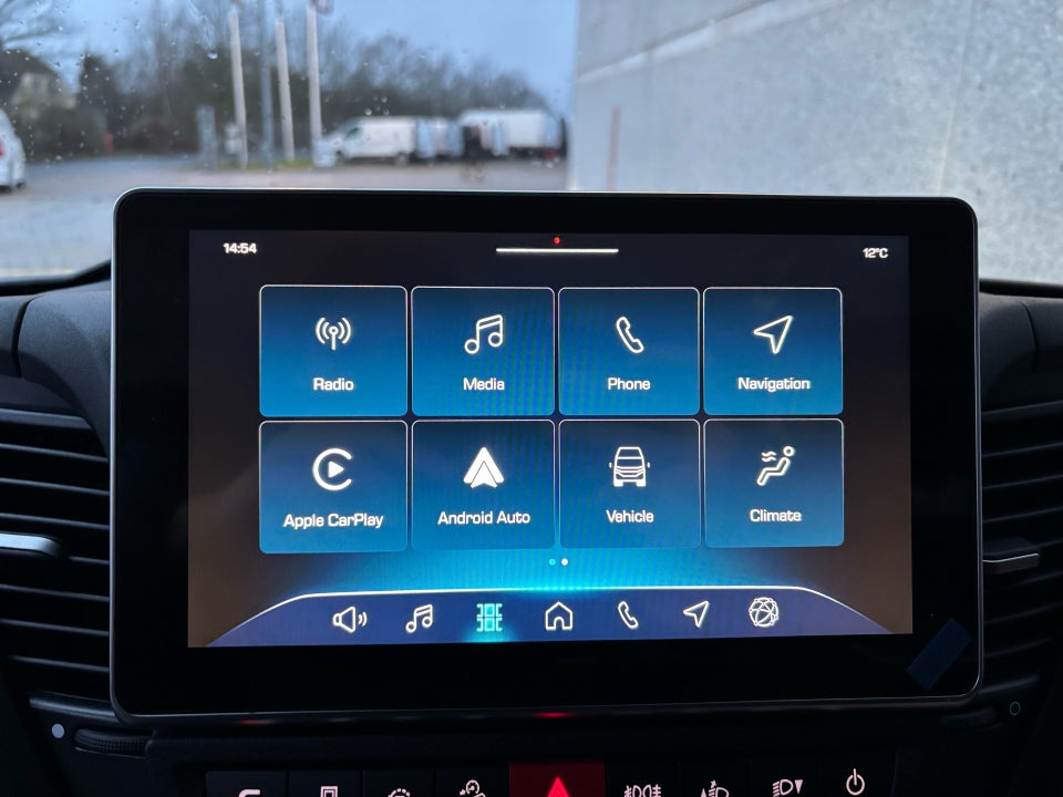 Iveco Daily 3,0 35S18 4100mm Box m/lift AG8