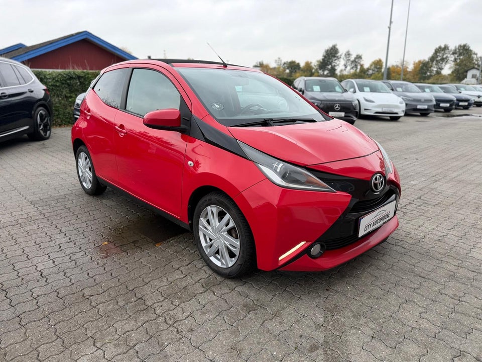 Toyota Aygo 1,0 VVT-i x-wave Sky 5d
