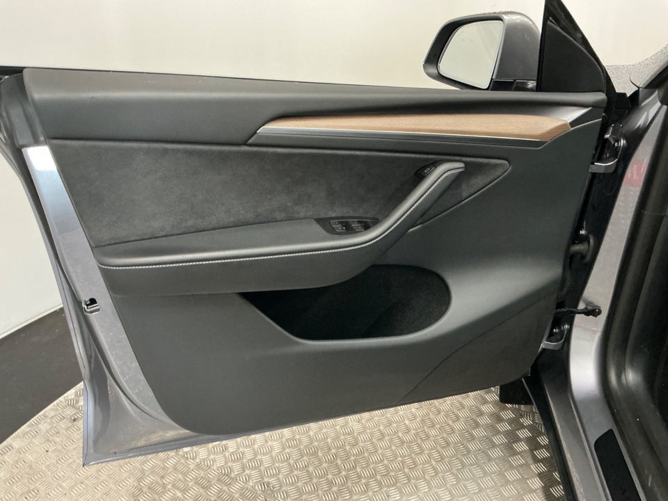 Tesla Model Y Long Range RWD 5d