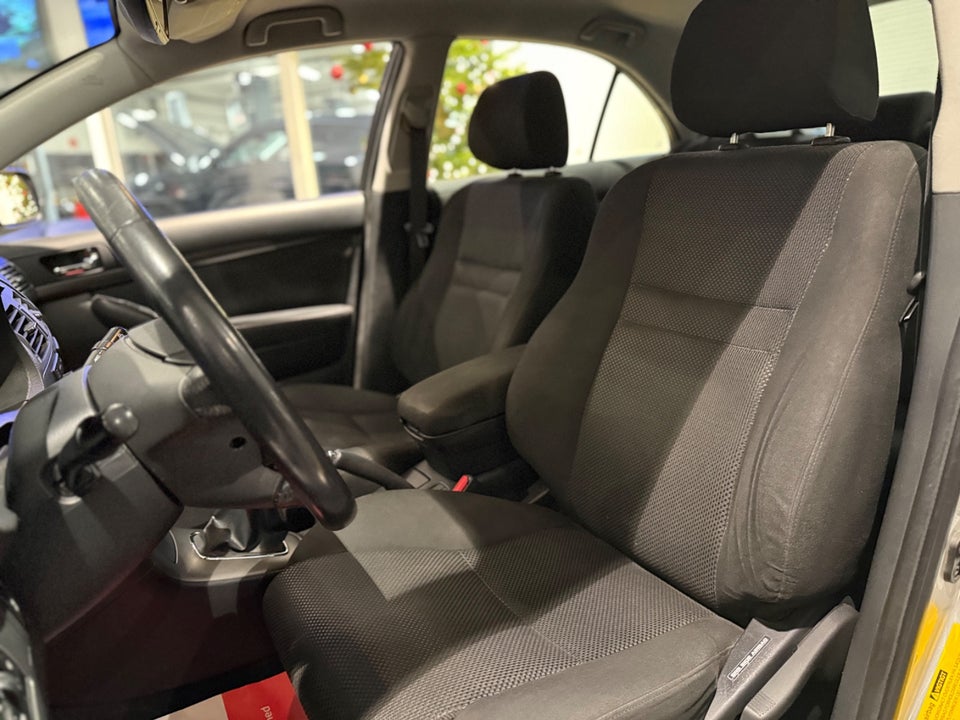 Toyota Avensis 1,8 VVT-i Sol 5d