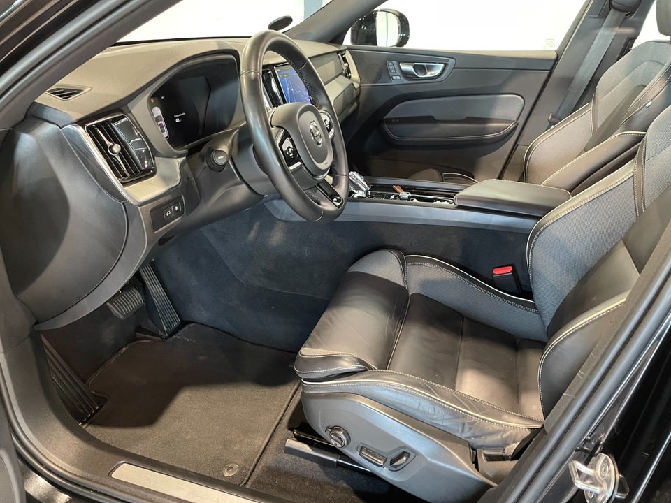 Volvo XC60 2,0 T6 ReCharge Plus Dark aut. AWD 5d