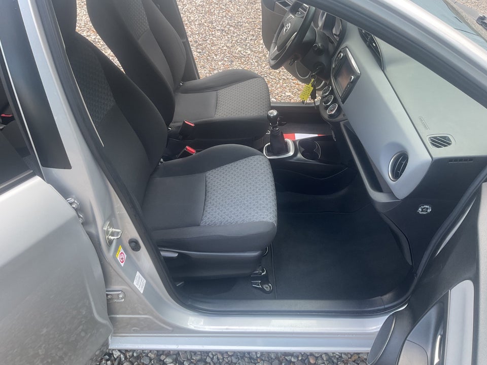 Toyota Yaris 1,3 VVT-i T2 Limited 5d