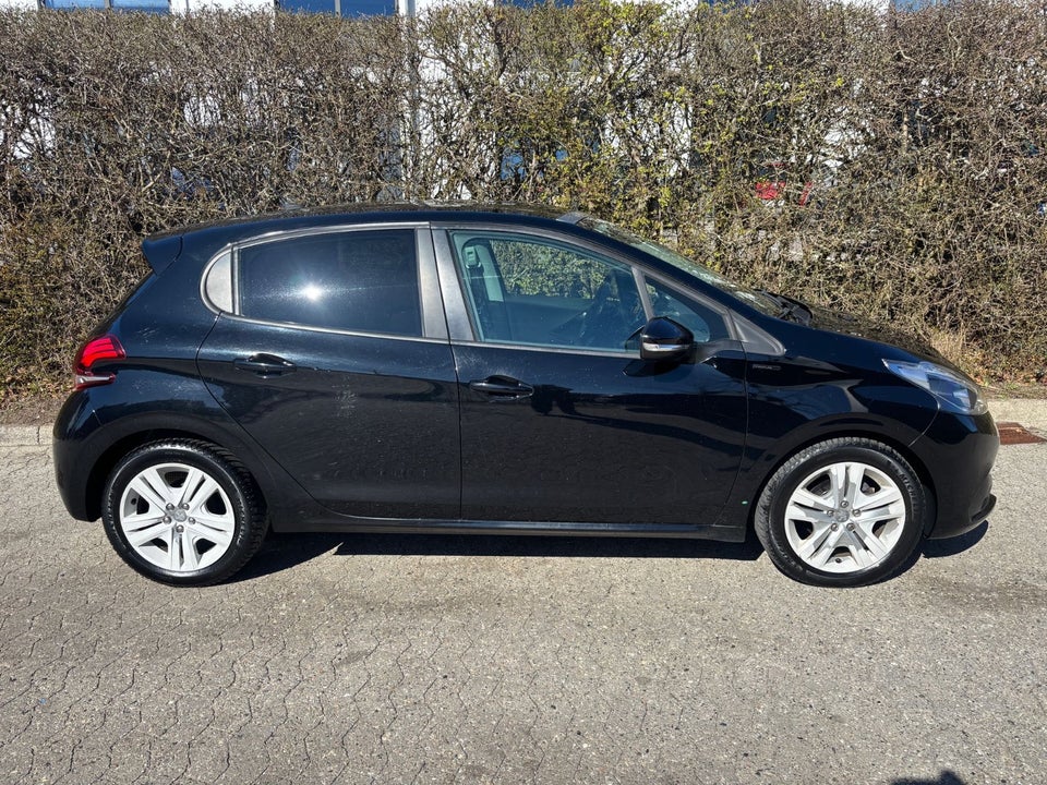 Peugeot 208 1,2 PureTech 82 Allure Sky 5d