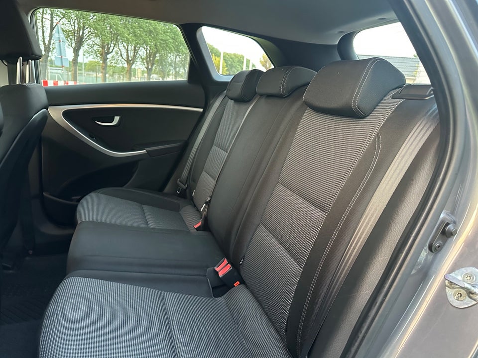 Hyundai i30 1,6 CRDi 110 Comfort CW Eco 5d