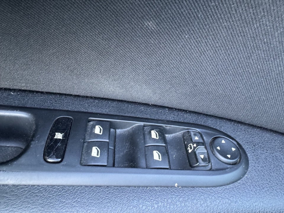 Peugeot 407 1,6 HDi 109 Premium SW 5d