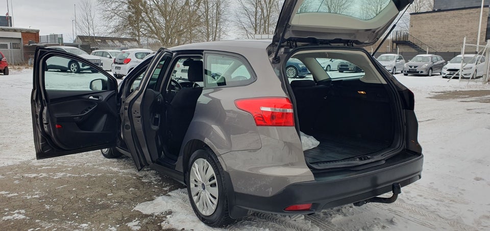 Ford Focus 1,0 SCTi 100 Business stc. 5d