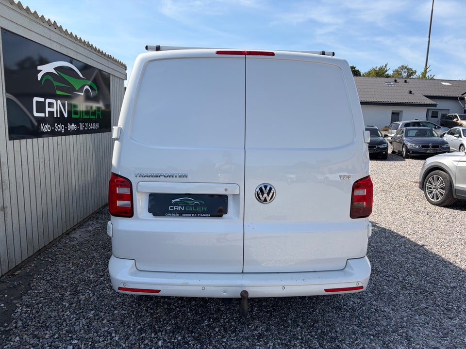 VW Transporter 2,0 TDi 102 Kassevogn lang 2d