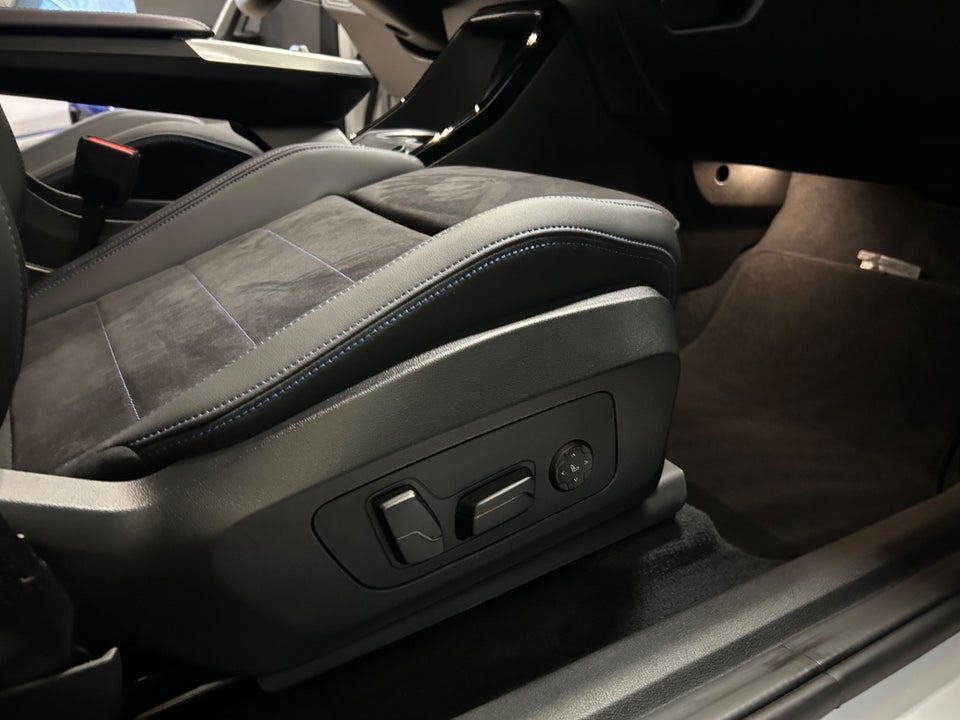 BMW iX1 xDrive30 Fully Charged 5d