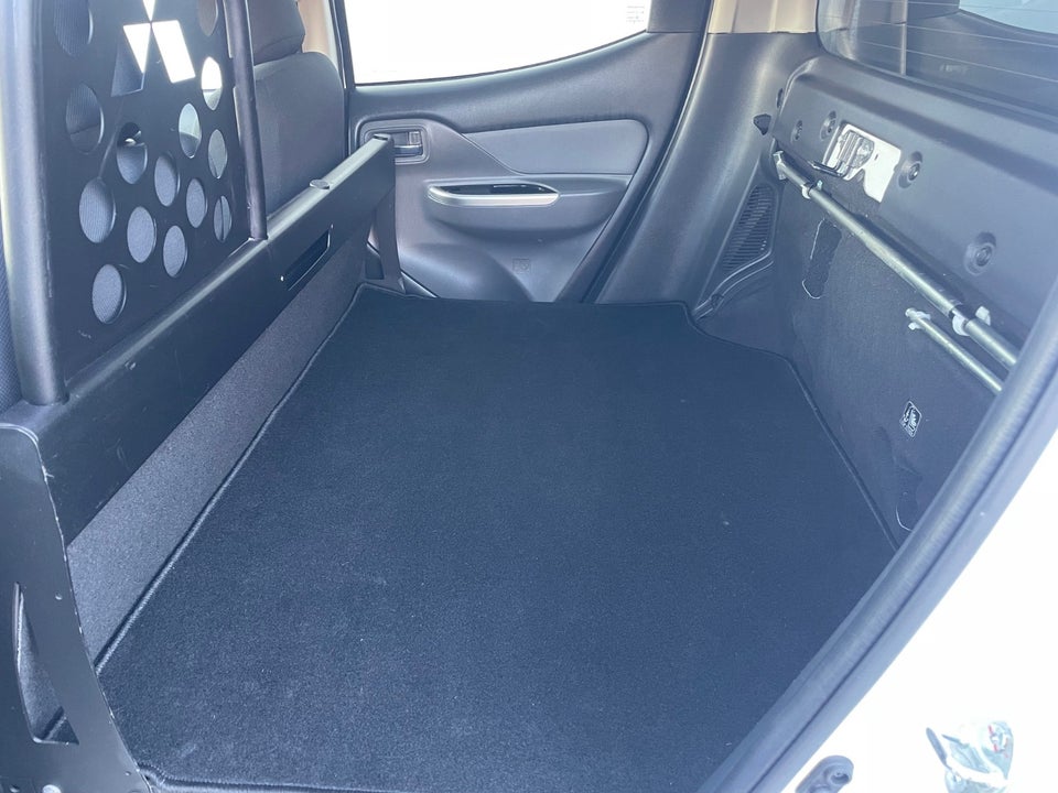 Mitsubishi L200 2,4 DI-D 181 Instyle Db.Kab aut. 4d