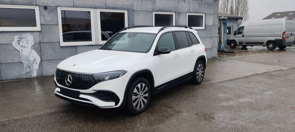 Mercedes EQB300 AMG Line 4Matic 5d